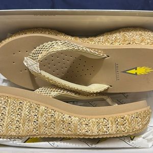 volatile Women Platform High Heel Wedge Slides Flip Flop Sandals Thongs tan